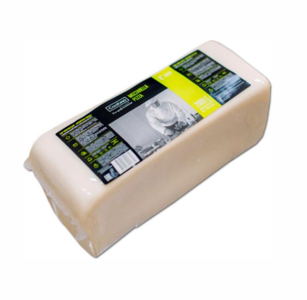 Сыр для пиццы Profi Cheese Моцарелла 42% 2 кг., в/у