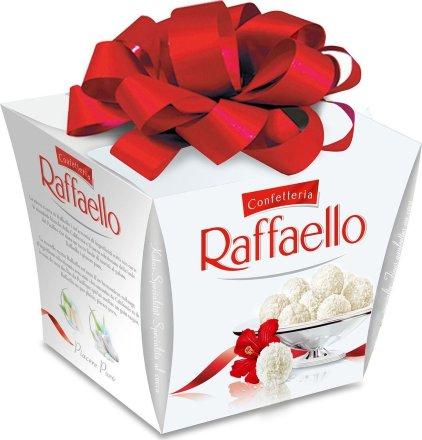 Конфеты Raffaello с цельным миндальным орехом в кокосовой обсыпке 500 гр., картон