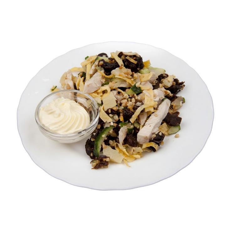 Салат с курицей и черносливом 200 гр., пластиковая упаковка